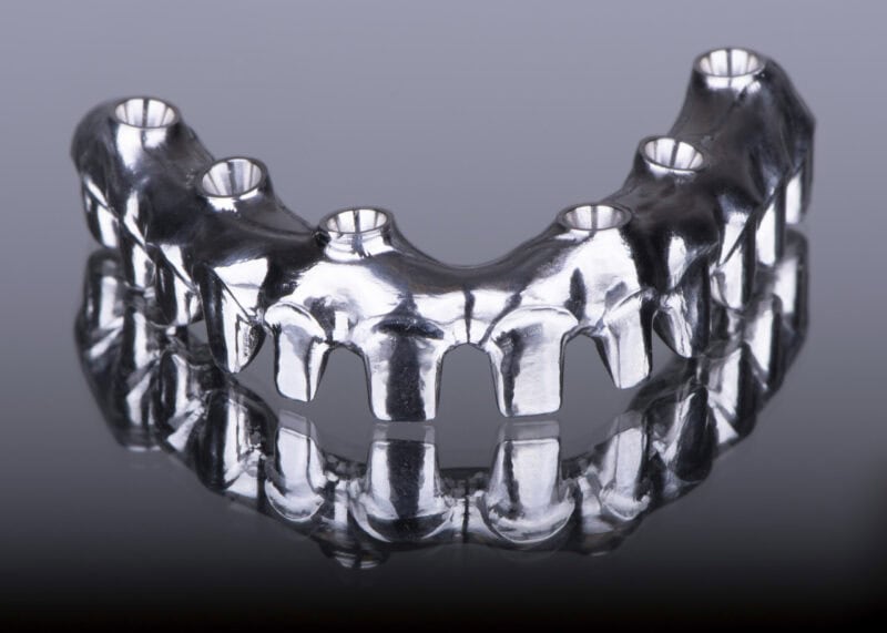 Struttura in titanio fresata CAD:CAM – Barra implantare su misura per protesi fissa